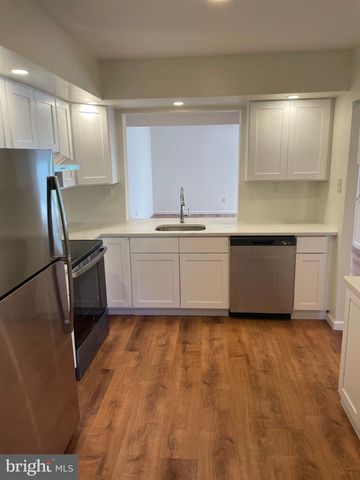 17 LOG POND DR, Horsham, PA 19044