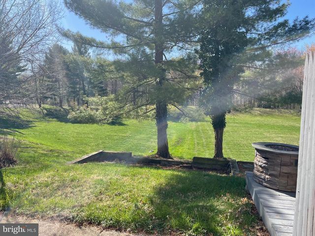 17 LOG POND DR, Horsham, PA 19044