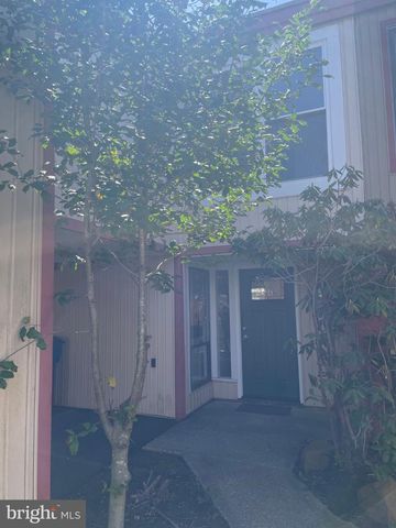 17 LOG POND DR, Horsham, PA 19044