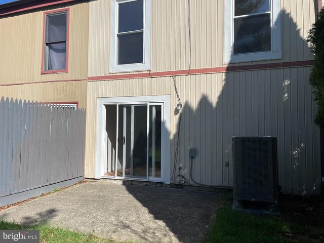 17 LOG POND DR, Horsham, PA 19044