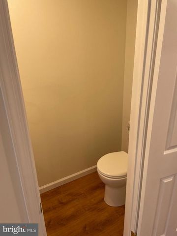 17 LOG POND DR, Horsham, PA 19044