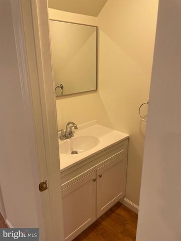 17 LOG POND DR, Horsham, PA 19044