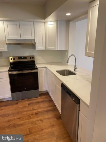 17 LOG POND DR, Horsham, PA 19044