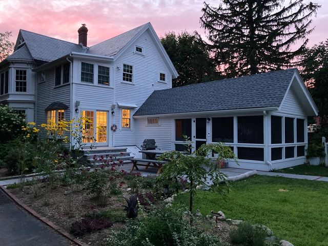 674 Webster St, Needham, MA 02492