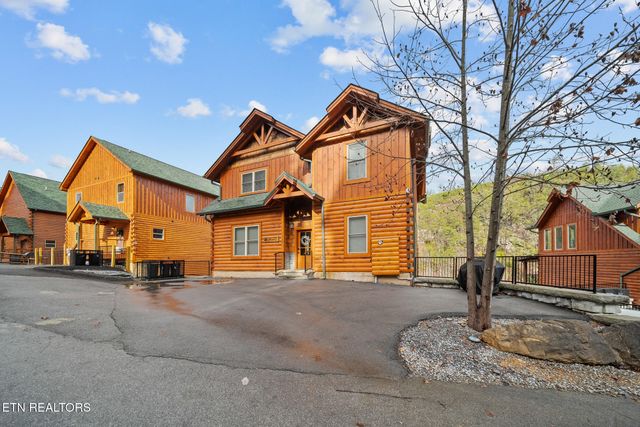 1125 Autumn Path Way, Sevierville, TN 37862