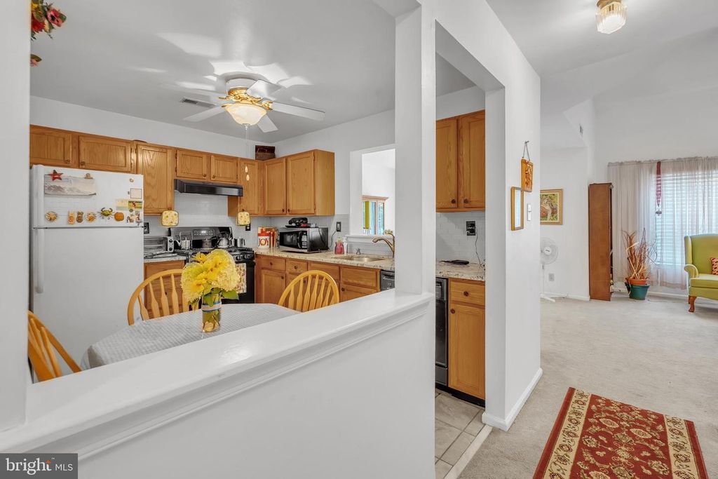 27 ADAMS AVE, Berlin, NJ 08009