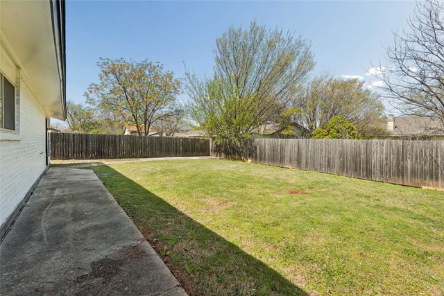 701 Salsbury Circle, Arlington, TX 76014