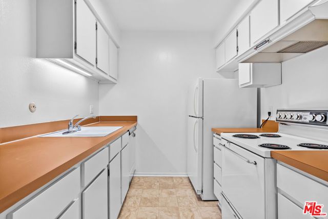 8207 Raintree Circle, Culver City, CA 90230