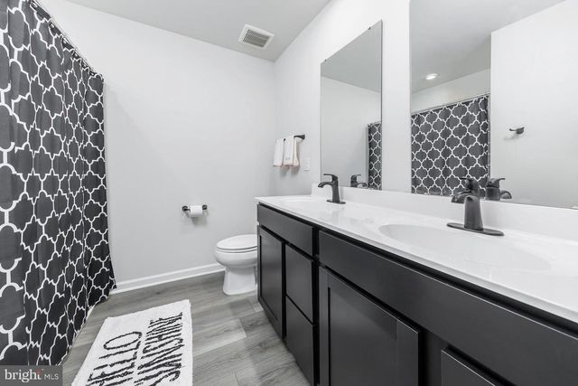 15 SOUTHWIND DR, Blackwood, NJ 08012