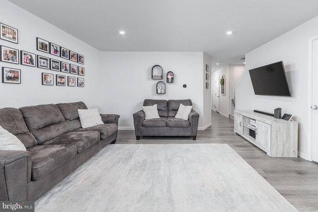 15 SOUTHWIND DR, Blackwood, NJ 08012