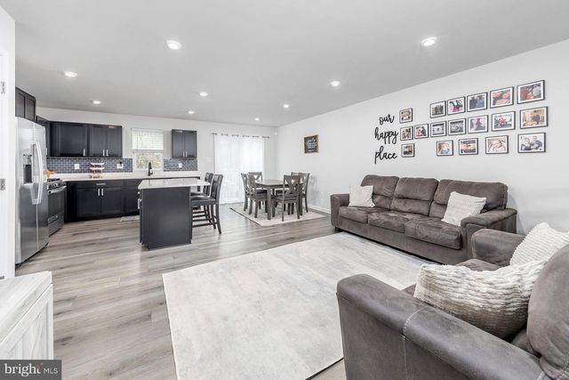 15 SOUTHWIND DR, Blackwood, NJ 08012