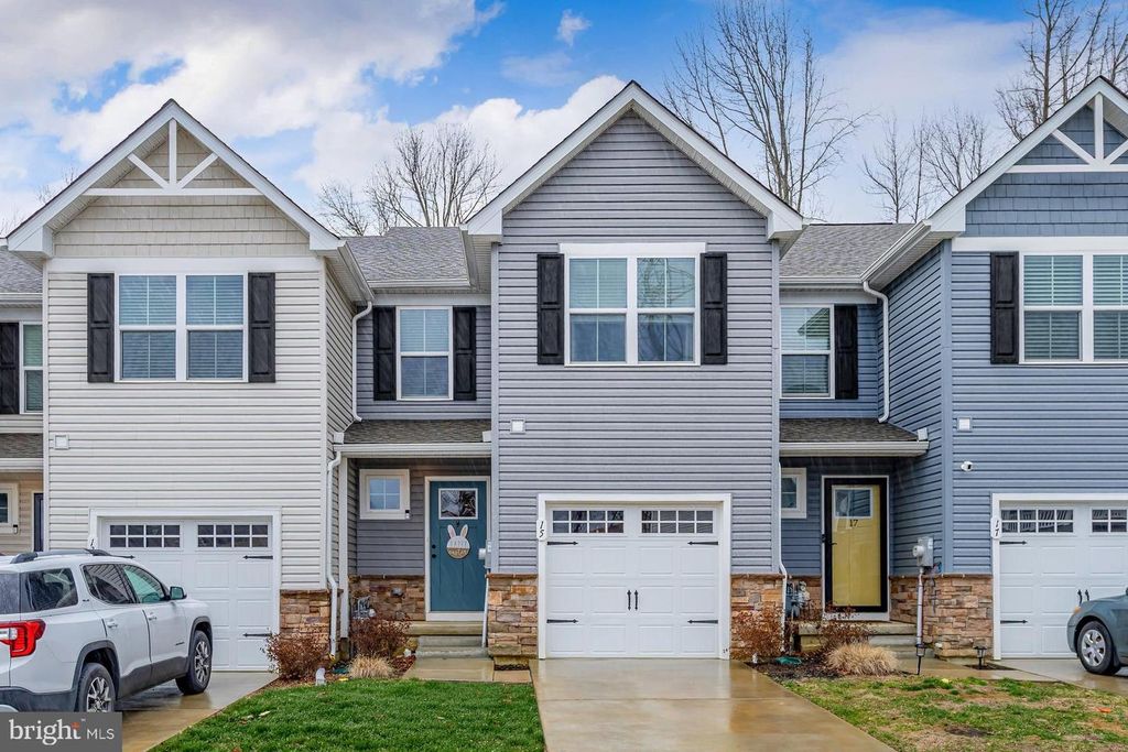 15 SOUTHWIND DR, Blackwood, NJ 08012