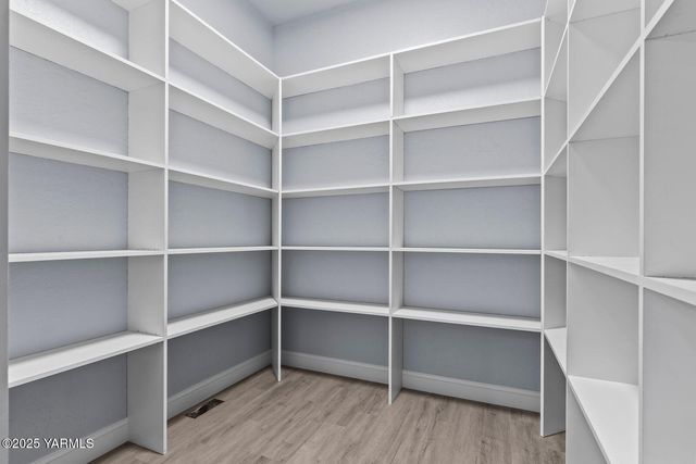 7920 Englewood Crest Dr, Yakima, WA 98908