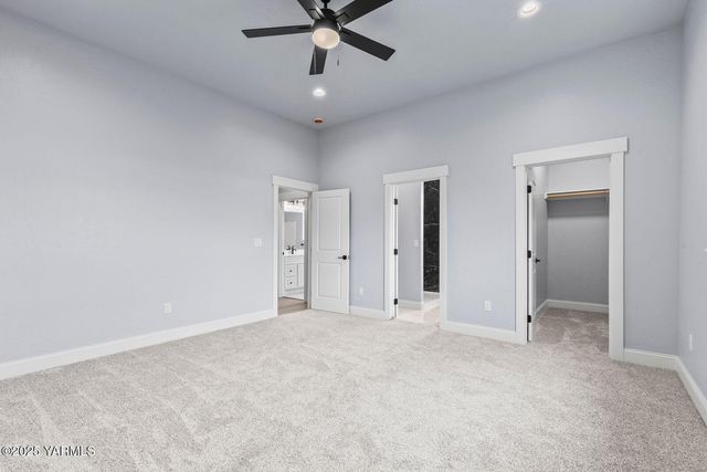 7920 Englewood Crest Dr, Yakima, WA 98908