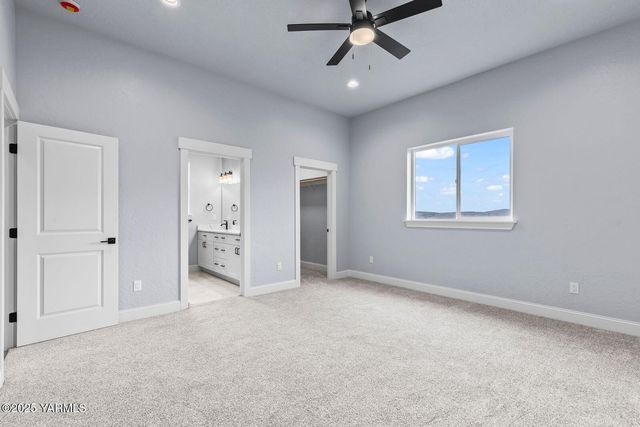 7920 Englewood Crest Dr, Yakima, WA 98908