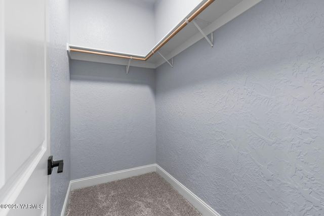 7920 Englewood Crest Dr, Yakima, WA 98908