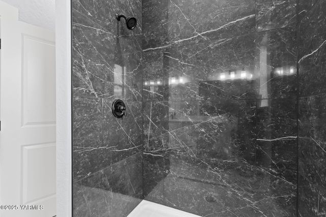 7920 Englewood Crest Dr, Yakima, WA 98908