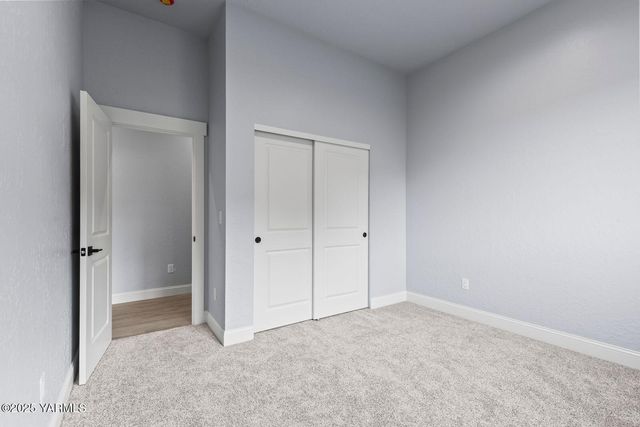 7920 Englewood Crest Dr, Yakima, WA 98908