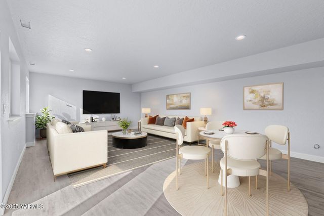 7920 Englewood Crest Dr, Yakima, WA 98908