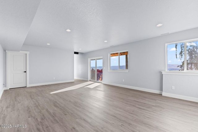 7920 Englewood Crest Dr, Yakima, WA 98908