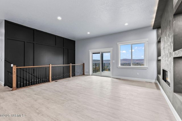 7920 Englewood Crest Dr, Yakima, WA 98908