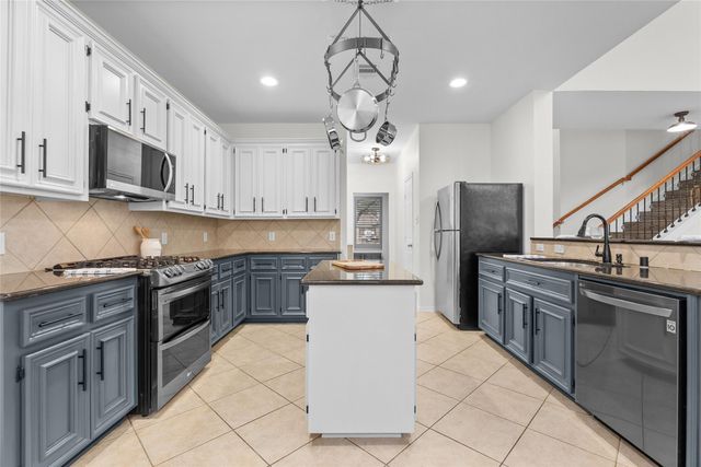 874 Pebblebank Lane, League City, TX 77573