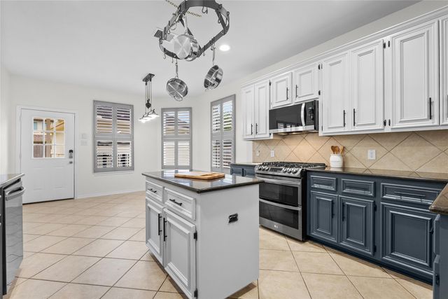 874 Pebblebank Lane, League City, TX 77573