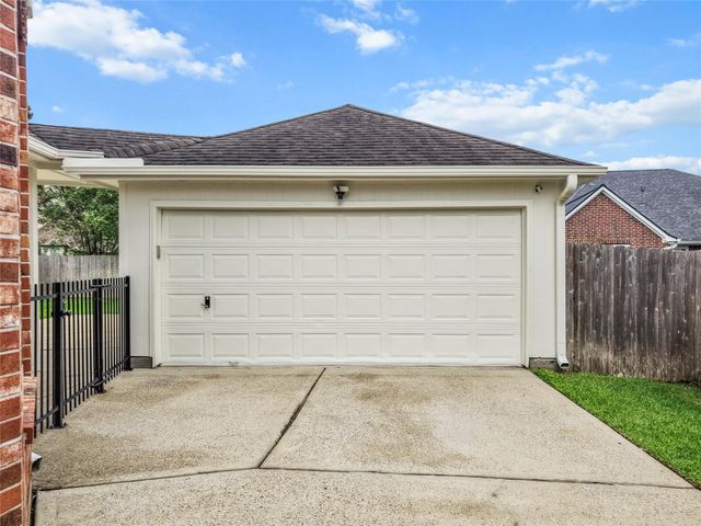 874 Pebblebank Lane, League City, TX 77573