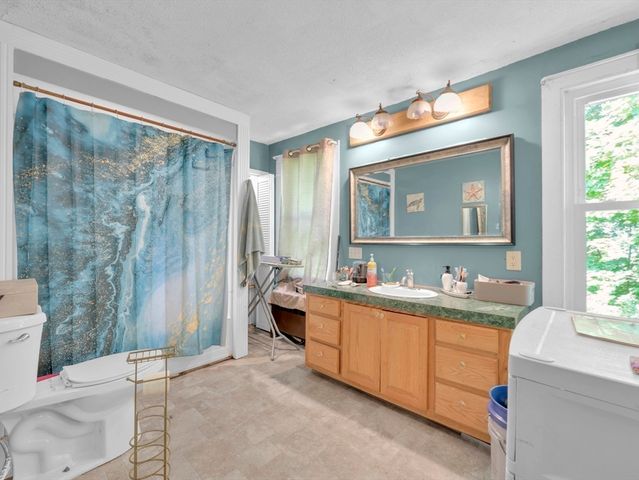 76 Union St, Barre, MA 01005