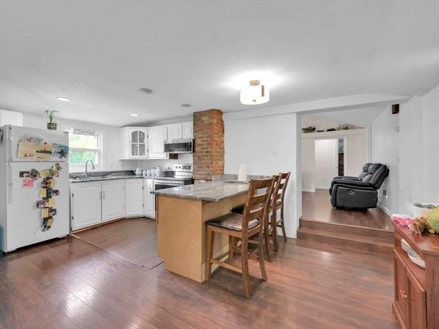 76 Union St, Barre, MA 01005