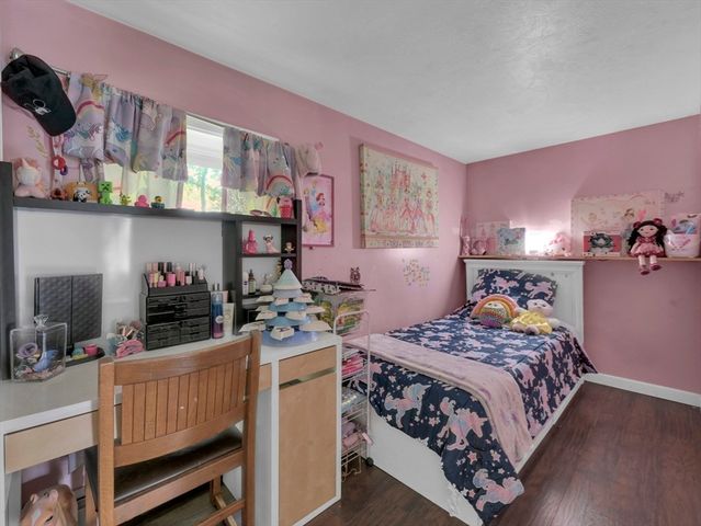 76 Union St, Barre, MA 01005