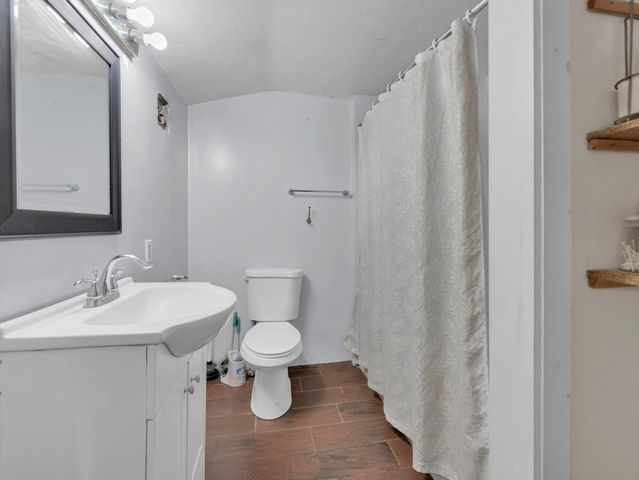 76 Union St, Barre, MA 01005