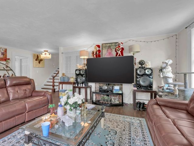 76 Union St, Barre, MA 01005