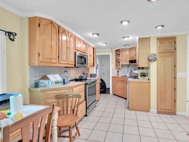 76 Union St, Barre, MA 01005