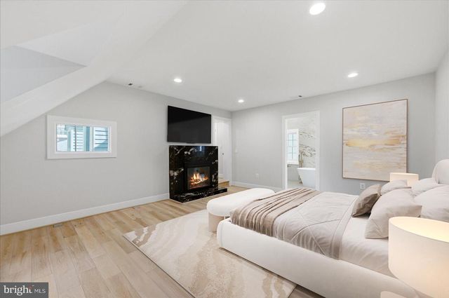 3517 RODMAN ST NW, Washington, DC 20008