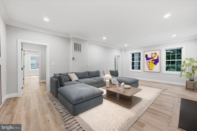 3517 RODMAN ST NW, Washington, DC 20008