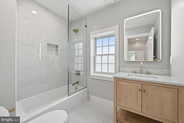 3517 RODMAN ST NW, Washington, DC 20008