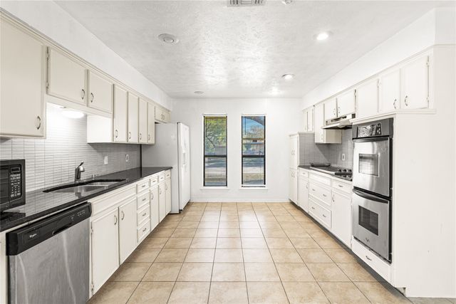 2421 Maple Leaf Drive, Plano, TX 75075