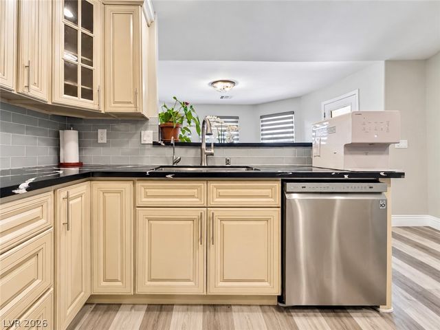 3272 Crystal Palm Court, Las Vegas, NV 89117
