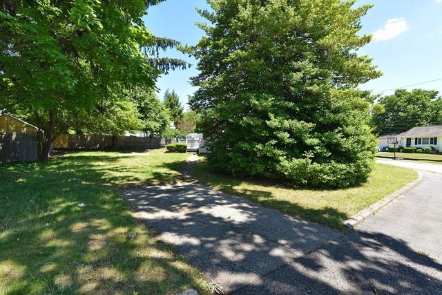 123 Richland Road, Norwood, MA 02062