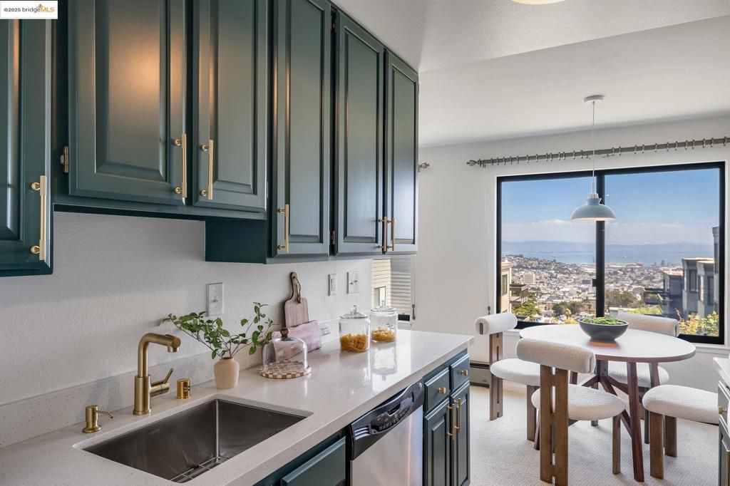 Image 1 of property listing at 5177 Diamond Heights BLVD APT 114, San Francisco, CA 94131