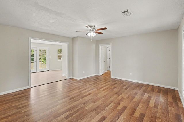 31 Elendor Drive, Cleveland, TX 77328