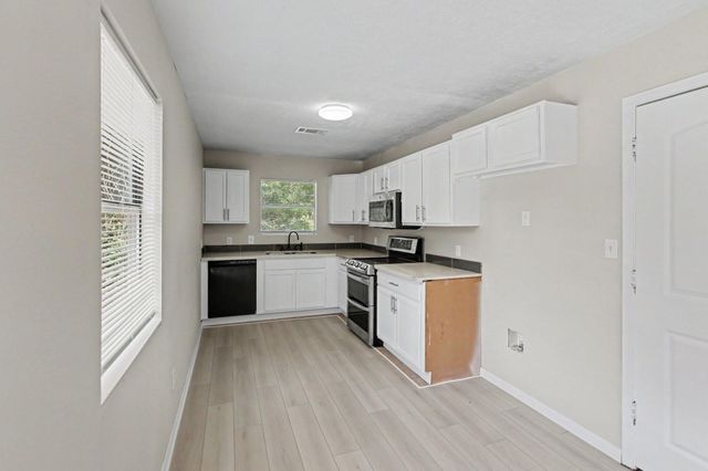 31 Elendor Drive, Cleveland, TX 77328