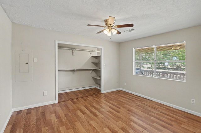 31 Elendor Drive, Cleveland, TX 77328