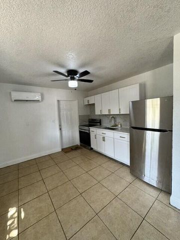 554 W 1st Street, Riviera Beach, FL 33404