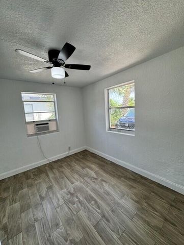 554 W 1st Street, Riviera Beach, FL 33404
