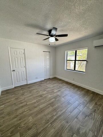 554 W 1st Street, Riviera Beach, FL 33404