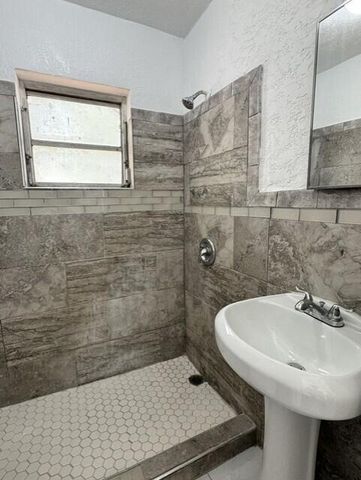 554 W 1st Street, Riviera Beach, FL 33404
