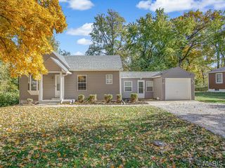 6 N Woodcrest Drive, Belleville, IL 62223