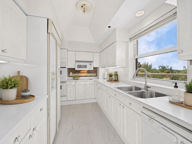 3080 GRAND BAY BOULEVARD 512, Longboat Key, FL 34228